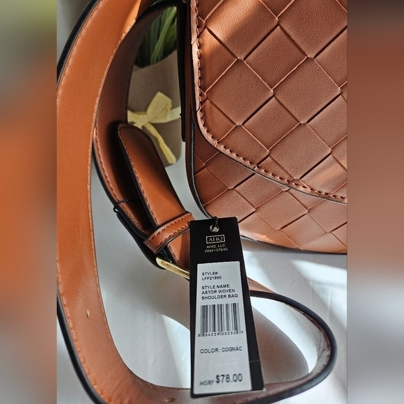 LONDON FOG COLLECTION ASTOR SHOULDER BAG COGNAC - Picture 2 of 9